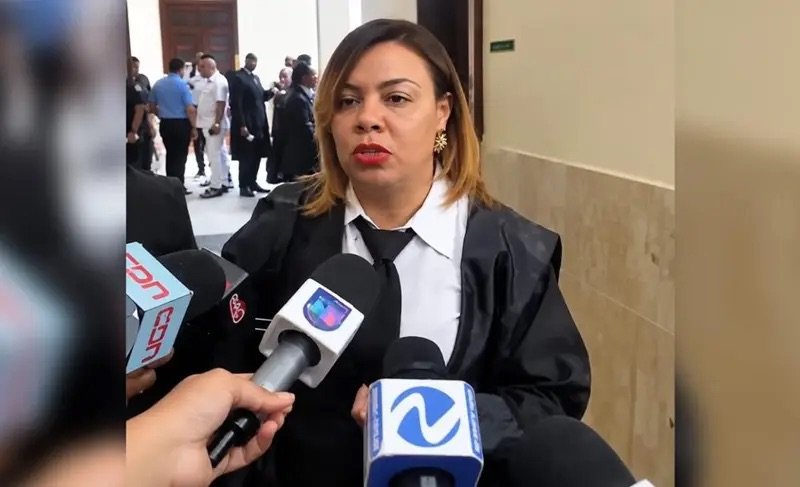 Abogada de Lenín Núñez afirma Emmanuel Contreras intentó robarle un celular a su defendido