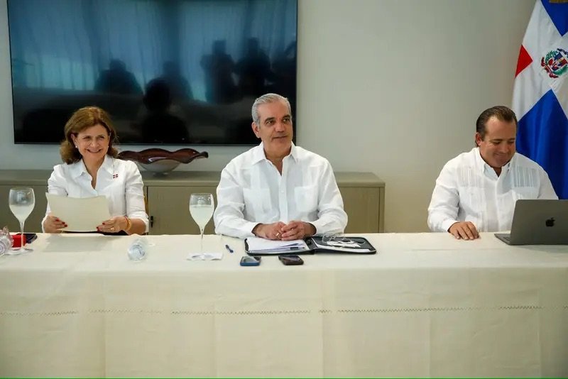 Presidente Abinader reitera inversiones para desarrollo de Santiago; destinarán RD$9,000 millones para Acueducto Cibao Central y RD$1,700 millones para mejorar hospitales