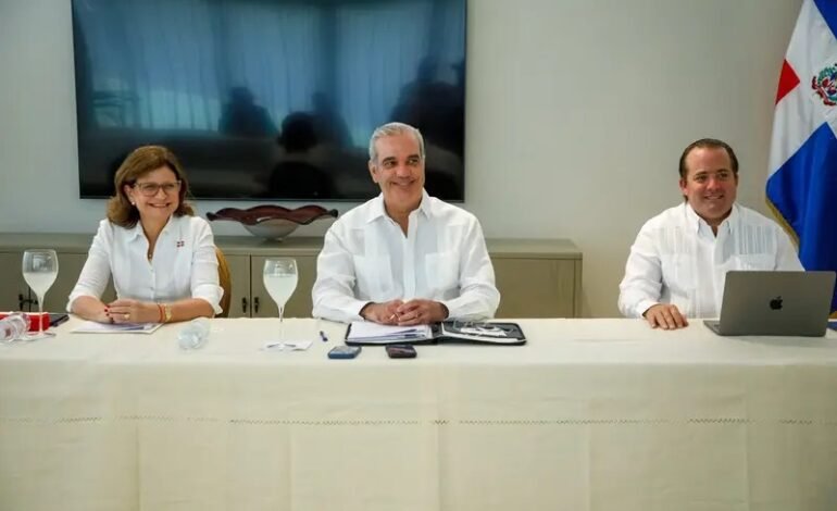 Abinader se reúne con APROCOVICI, AMAPROSAN y otros sectores de Santiago