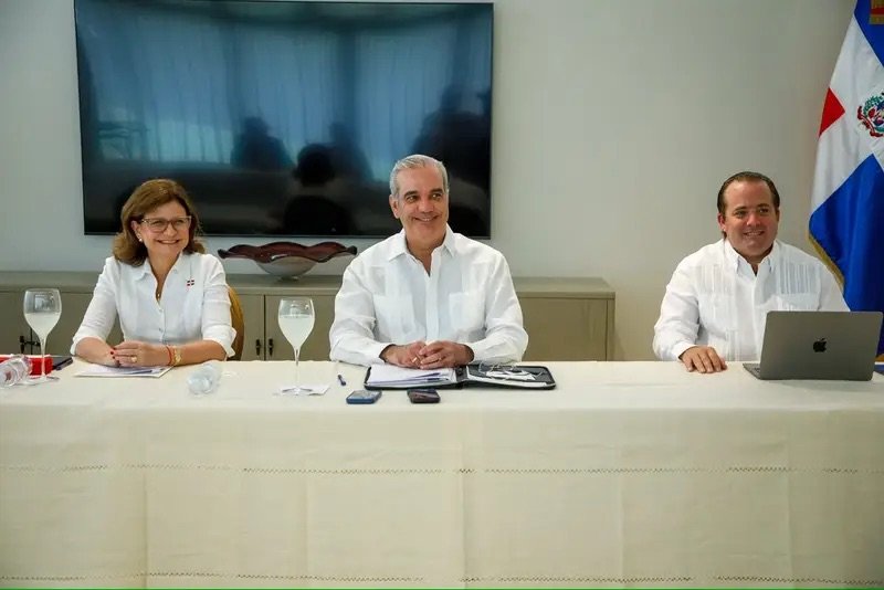 Abinader se reúne con APROCOVICI, AMAPROSAN y otros sectores de Santiago