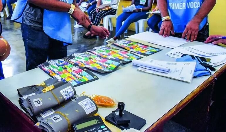 33 partidos defienden ante el TSE su reconocimiento y financiamiento