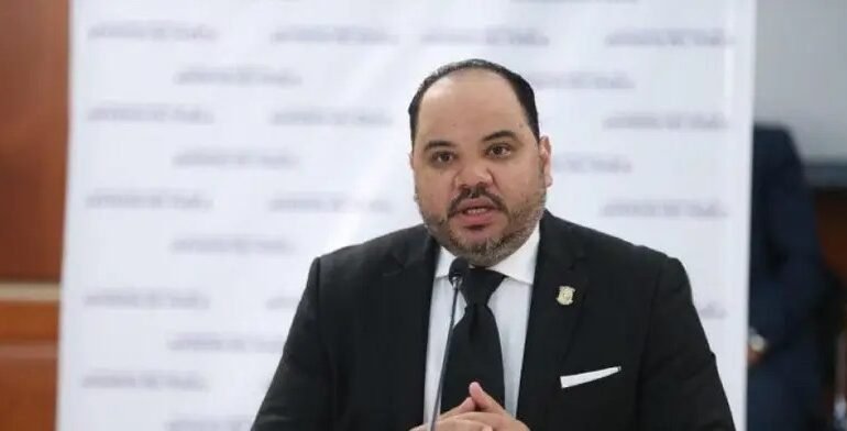 Defensor del Pueblo llama a aplicar régimen de consecuencias en caso SeNaSa: “Que caiga quien caiga”