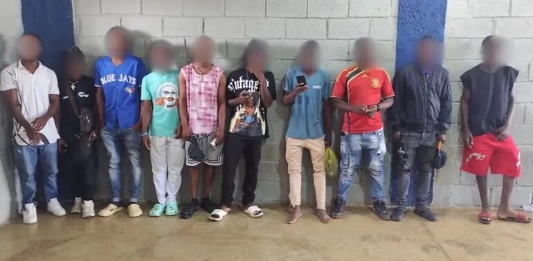 DGM detiene en La Romana a 41 indocumentados en Pica pollos y tiendas chinas