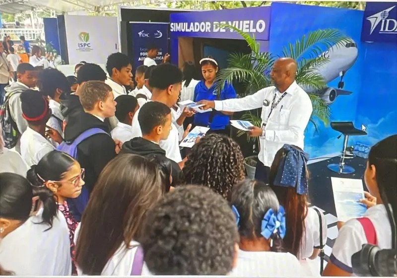 IDAC llevará simuladores de vuelo a la Feria Internacional del Libro 2026