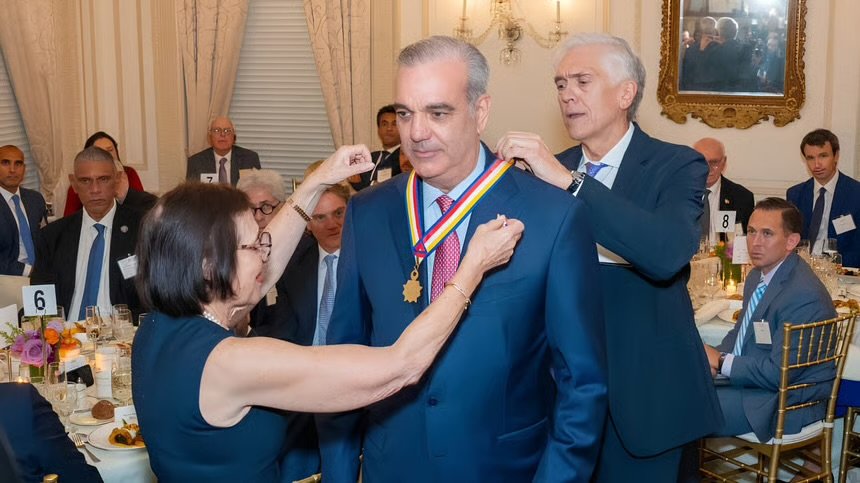 Americas Society otorga a Abinader su máxima distinción por su gestión en RD