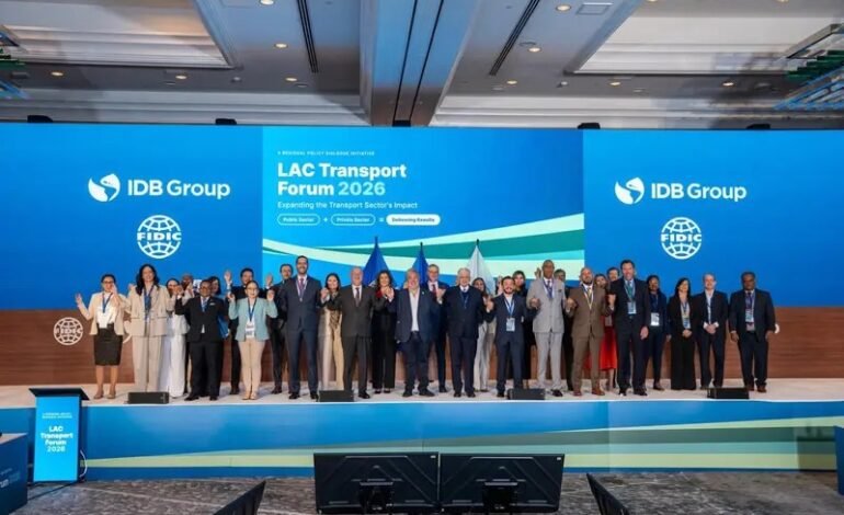 Eduardo Estrella expone ante representantes de más de 17 países la inversión dominicana en obras para fortalecer la conectividad