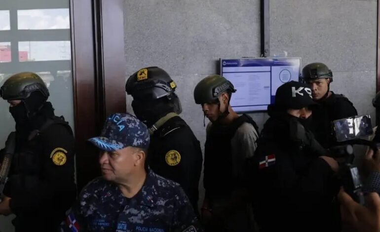 Dictan 18 meses de prisión preventiva a cuatro acusados por caso Julián Oro Duro