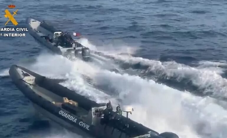 Las pateras de última generación desbordan a la Guardia Civil en Murcia y Baleares: “No tenemos velocidad para interceptarlas”