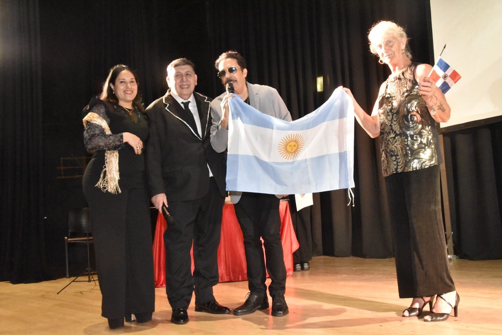 Pedro de Jesús recibe en Argentina el reconocimiento a “Canción del Año” por “Volverte a ver”