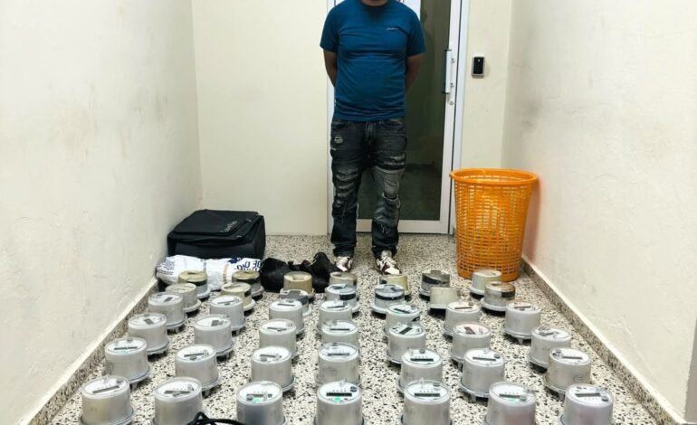 Policía Nacional junto al Ministerio Público apresa hombre y ocupa 42 medidores eléctricos durante allanamiento en La Vega