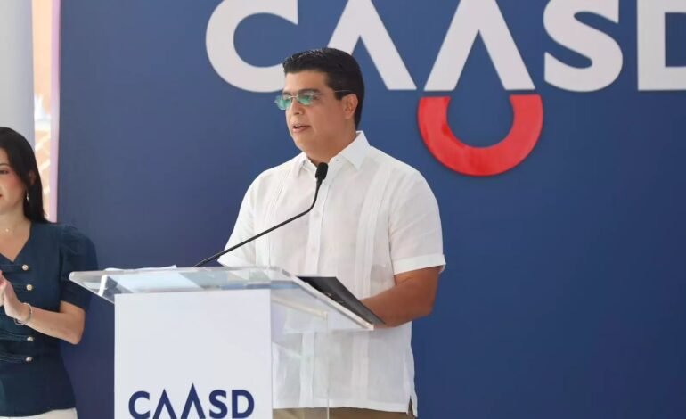 Fellito Suberví pide a ciudadanos reportar fugas de agua para reducir pérdidas en el Gran Santo Domingo
