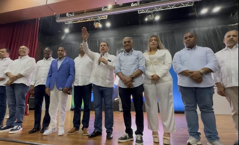 Juramentan al Frente de Salud de La Vega en apoyo al proyecto presidencial de David Collado
