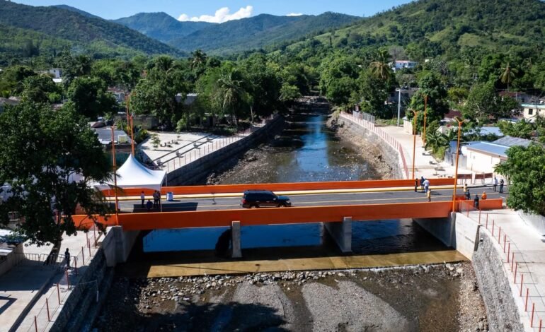 Padre Joaquín Pérez: Puente sobre el Río La Leonora se veía imposible, pero está hecho porque hay voluntad del presidente Abinader de ayudar a un pueblo que lo necesita