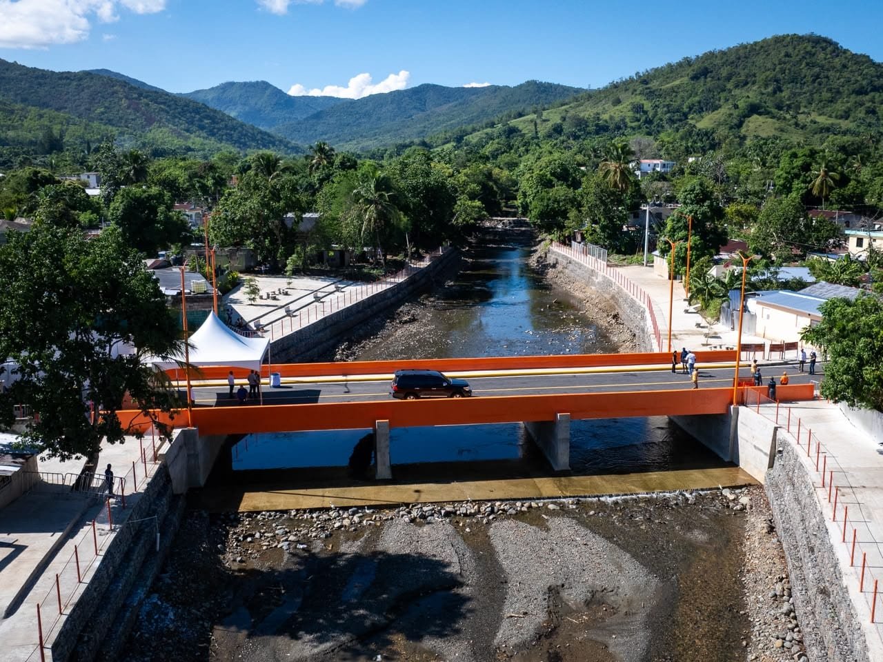 Padre Joaquín Pérez: Puente sobre el Río La Leonora se veía imposible, pero está hecho porque hay voluntad del presidente Abinader de ayudar a un pueblo que lo necesita