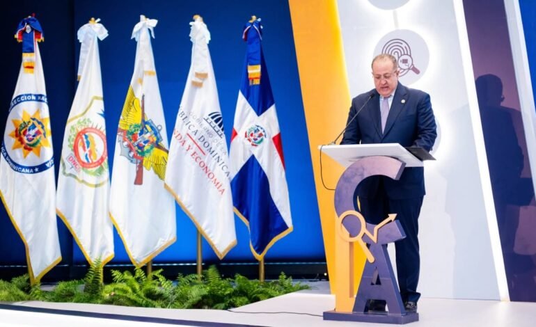 Magín Díaz destaca fortalecimiento del sistema antilavado para garantizar estabilidad económica