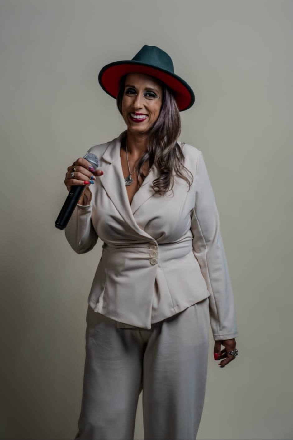 Yaneira “LaVoz” Canela apuesta por la salsa con su nuevo sencillo “Rumba y Son”