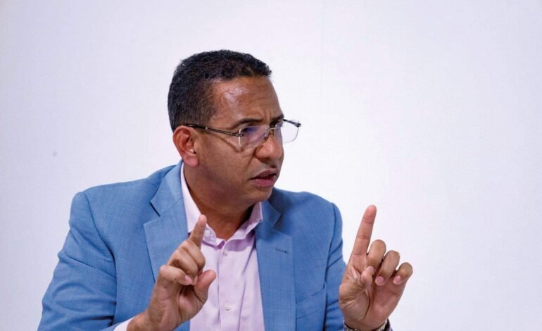PERIODISTA PEDRO JIMÉNEZ ADVIERTE SOBRE CONSECUENCIAS DE LIMITAR LA PARTICIPACIÓN DE EMPRESAS DOMINICANAS EN PROYECTOS DE AGUA EN RD POR MÁS DE MIL MILLONES DE DÓLARES.
