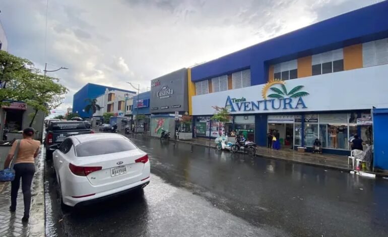 Consumidores afirman que dominio de comercios chinos en la Duarte se debe a los bajos precios&nbsp;