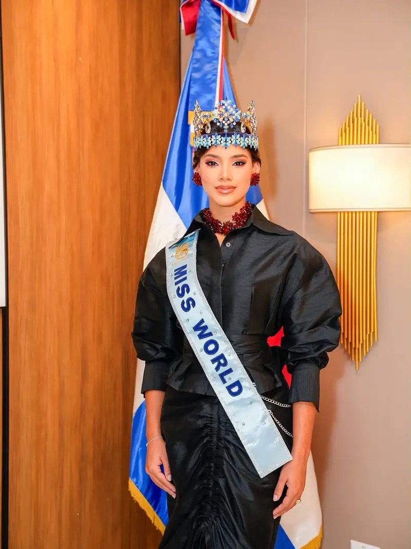 Senado reconoce a Joheirry Mola tras conquistar la corona de Miss Mundo 2026