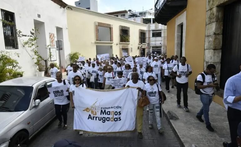Manos Arrugadas reclama espacio permanente para adultos mayores en la Zona Colonial