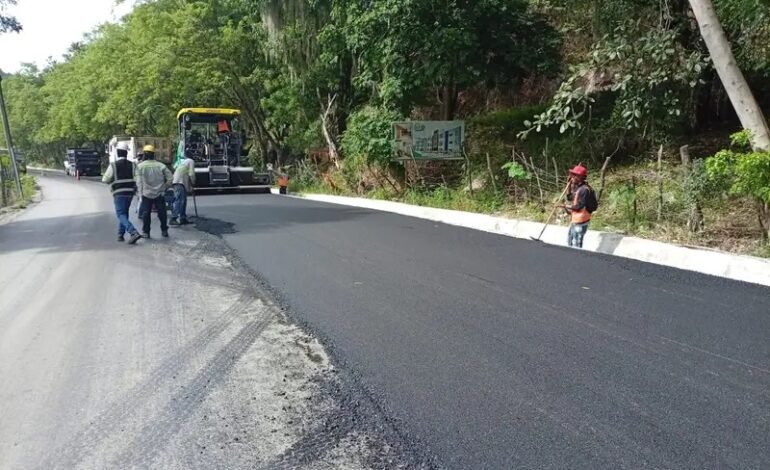 Gobierno acelera asfaltado y asistencia social previo a visita del presidente a Ocoa