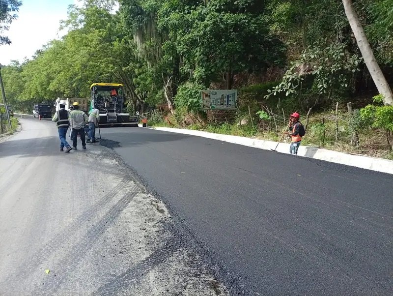 Gobierno acelera asfaltado y asistencia social previo a visita del presidente a Ocoa