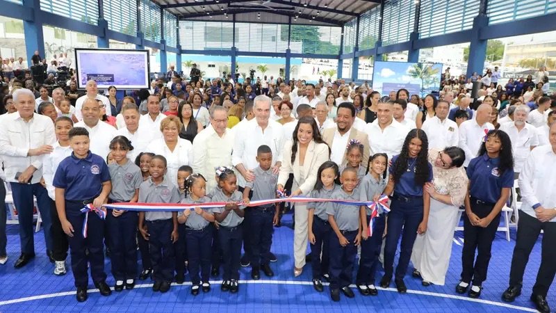 Presidente Luis Abinader inaugura Complejo Educativo y Deportivo Pedro Martínez en Manoguayabo