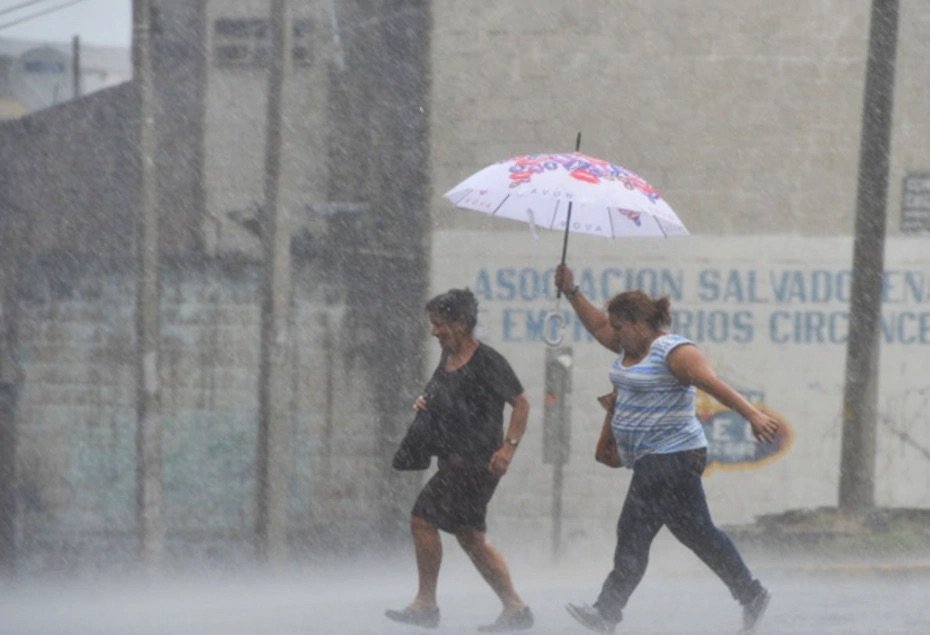 Vaguada provocará aguaceros, tormentas eléctricas y ráfagas de viento este sábado