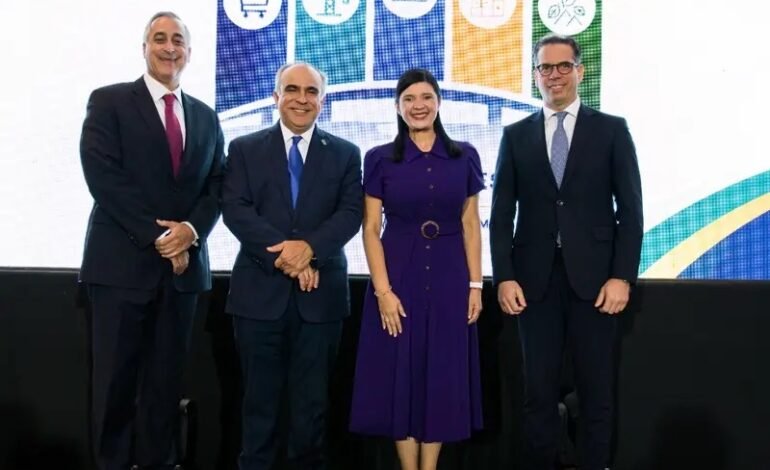 Presidente del CONEP comparte en Panamá modelo de transformación economico&nbsp;de RD
