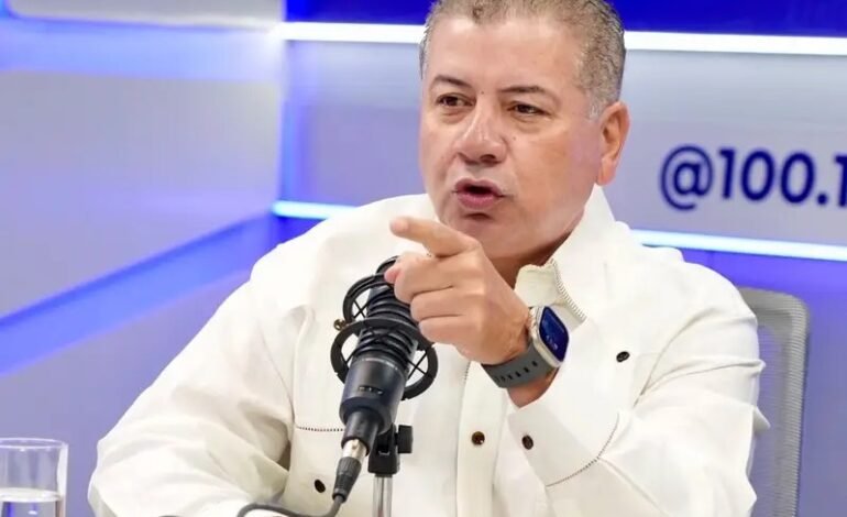 César Fernández afirma que la Fuerza del Pueblo inaugurará el monorriel de Santiago porque el Gobierno no lo terminará