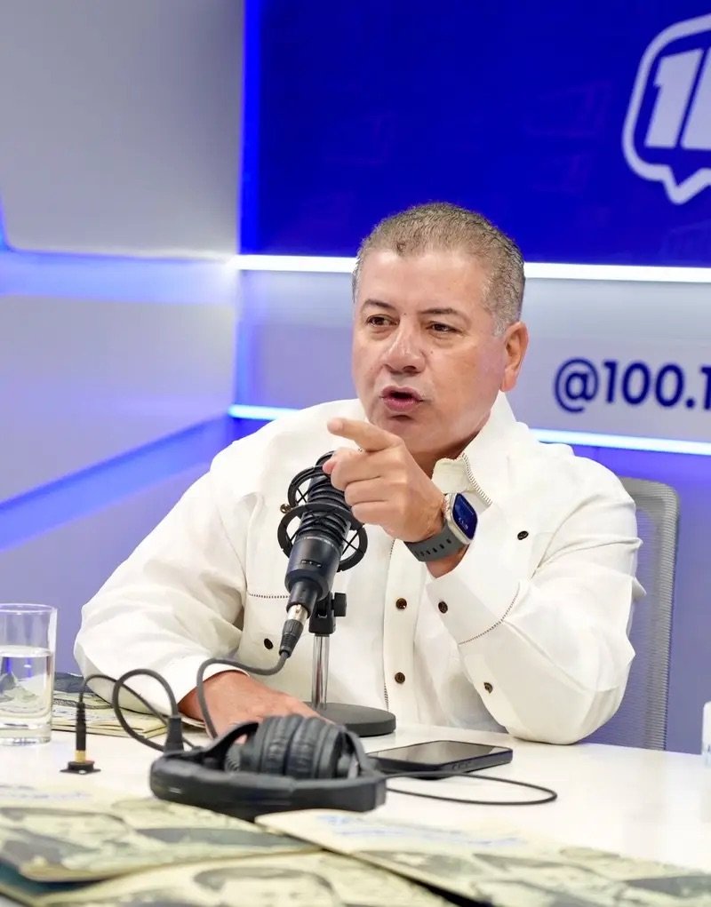 César Fernández afirma que la Fuerza del Pueblo inaugurará el monorriel de Santiago porque el Gobierno no lo terminará