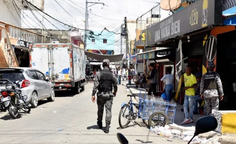 El 69% de los dominicanos favorece un Gobierno de “mano dura”, según Latinobarómetro