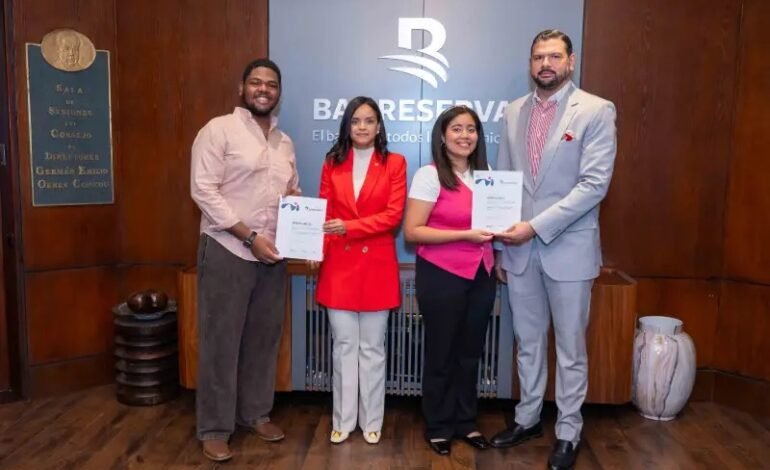 Banreservas entrega becas Creativos Globales para estudiar en Miami Ad School Punta Cana