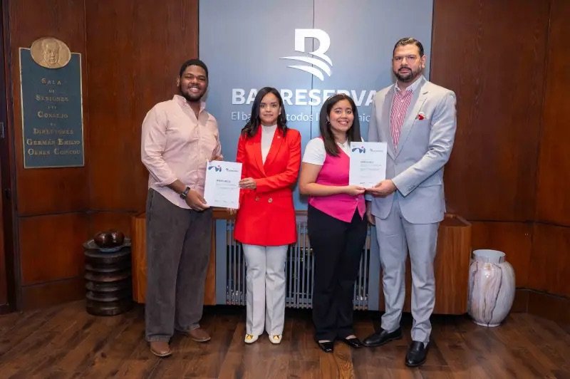 Banreservas entrega becas Creativos Globales para estudiar en Miami Ad School Punta Cana