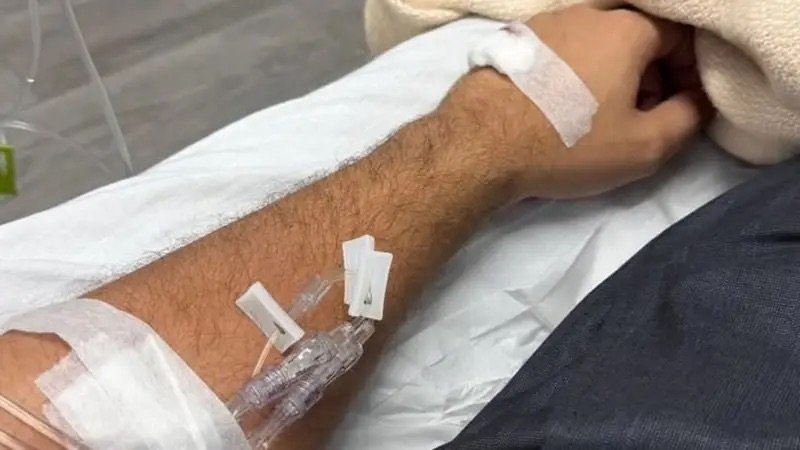 Omar Fernández es ingresado por agotamiento y llama a escuchar las señales del cuerpo