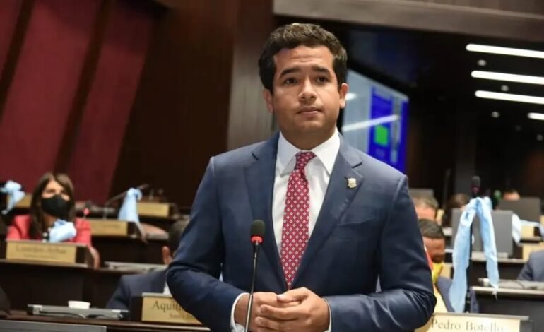 Omar Fernández se recupera tras ser ingresado por agotamiento