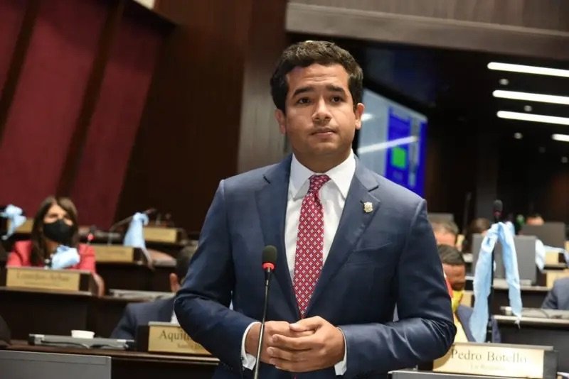 Omar Fernández se recupera tras ser ingresado por agotamiento