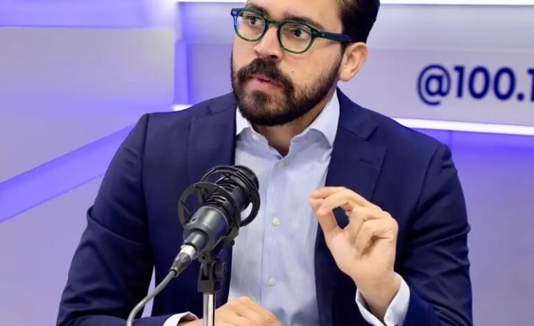Yuri Enríquez anuncia que Gonzalo Castillo acudirá a debates y entrevistas como parte de su proyecto presidencial