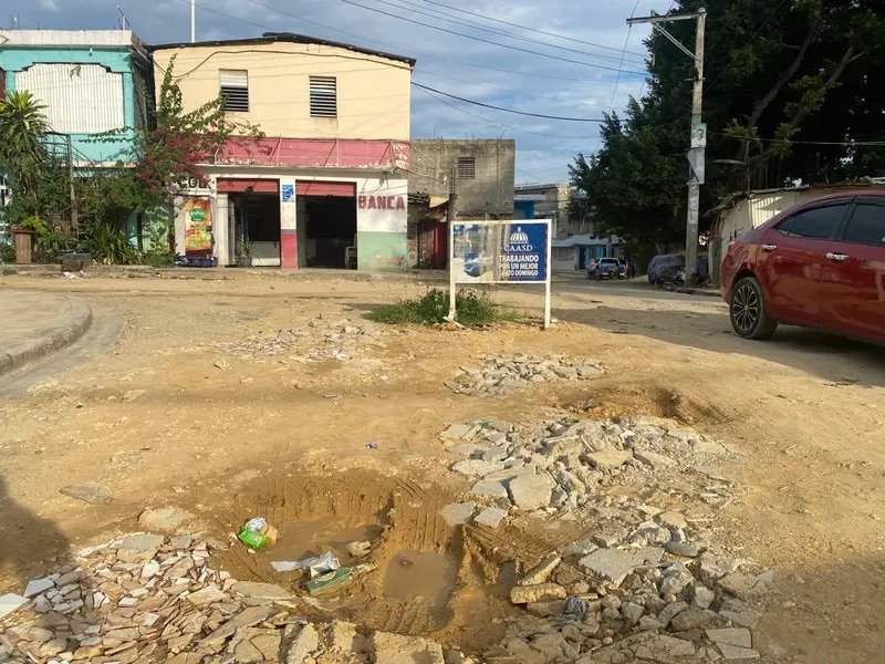 Dan plazo de una semana a Fellito Suberví para que repare tubería en Pantoja