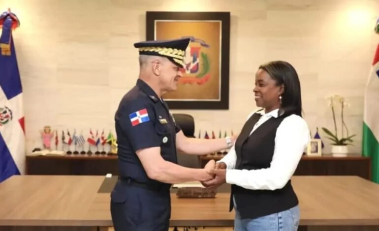 Director de la Policía y diputada Millys Martínez superan impasse en Elías Piña
